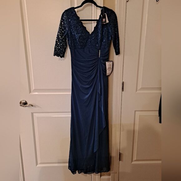 Betsy and Adam Full Length Lace Top Waterfall Detail Gown Size 6 - Picture 3 of 7